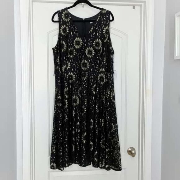 TOMMY HILFIGER Black Sleeveless Dress with Gold Floral Lace. Plus Size 18W - Picture 1 of 12